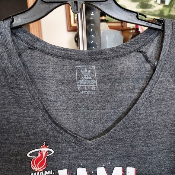 Adidas Miami Heat v-neck tshirt women large - Picture 5 of 8